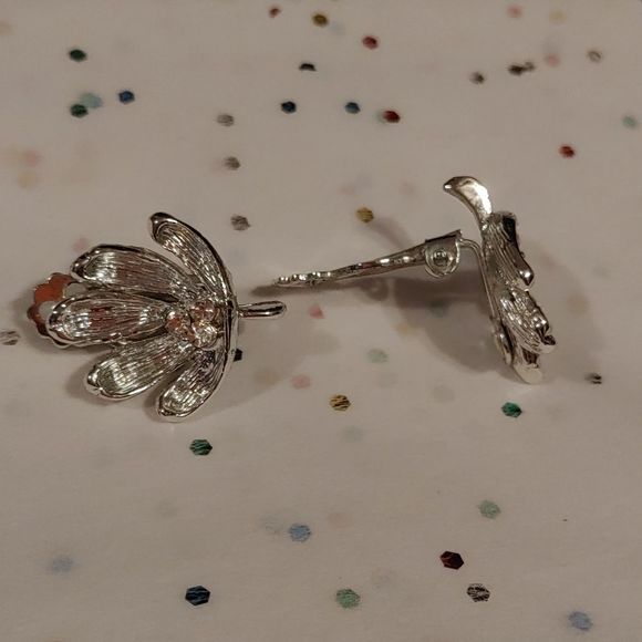 Vintage Leaf Clip On Earrings with jewel in centre - Picture 3 of 3